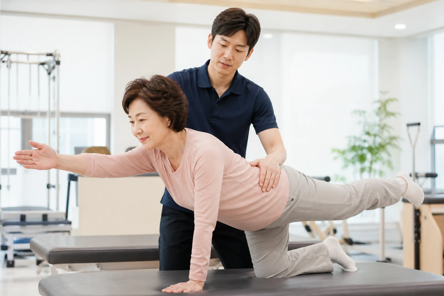 척추관협착증 치료방법 대표 이미지